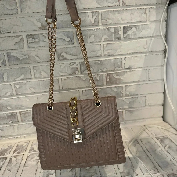 Badgley Mischka Quilted Crossbody Shoulder Gold Chain Buckle Taupe Bag - Picture 12 of 16